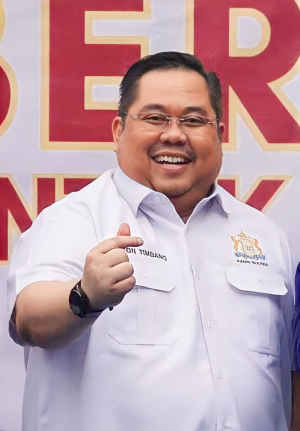 Anton Timbang Aspal Buton saat bertemu Presiden Prabowo di Istana Merdeka memperjuangkan hilirisasi Aspal Buton sebagai Proyek Strategis Nasional